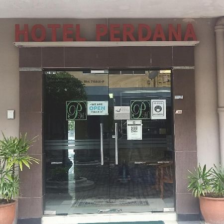 Oyo 90411 Perdana Hotel لابوان المظهر الخارجي الصورة