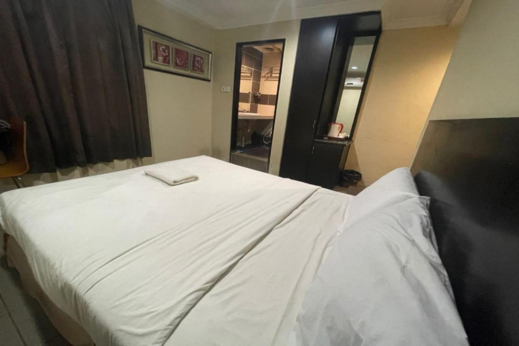 Oyo 90411 Perdana Hotel لابوان المظهر الخارجي الصورة