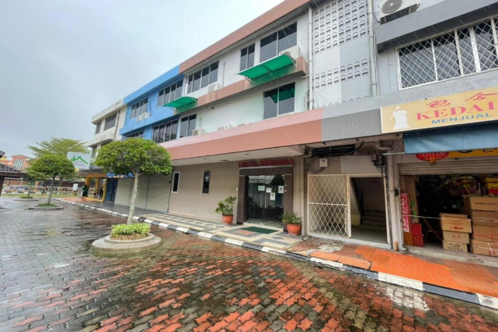 Oyo 90411 Perdana Hotel لابوان المظهر الخارجي الصورة