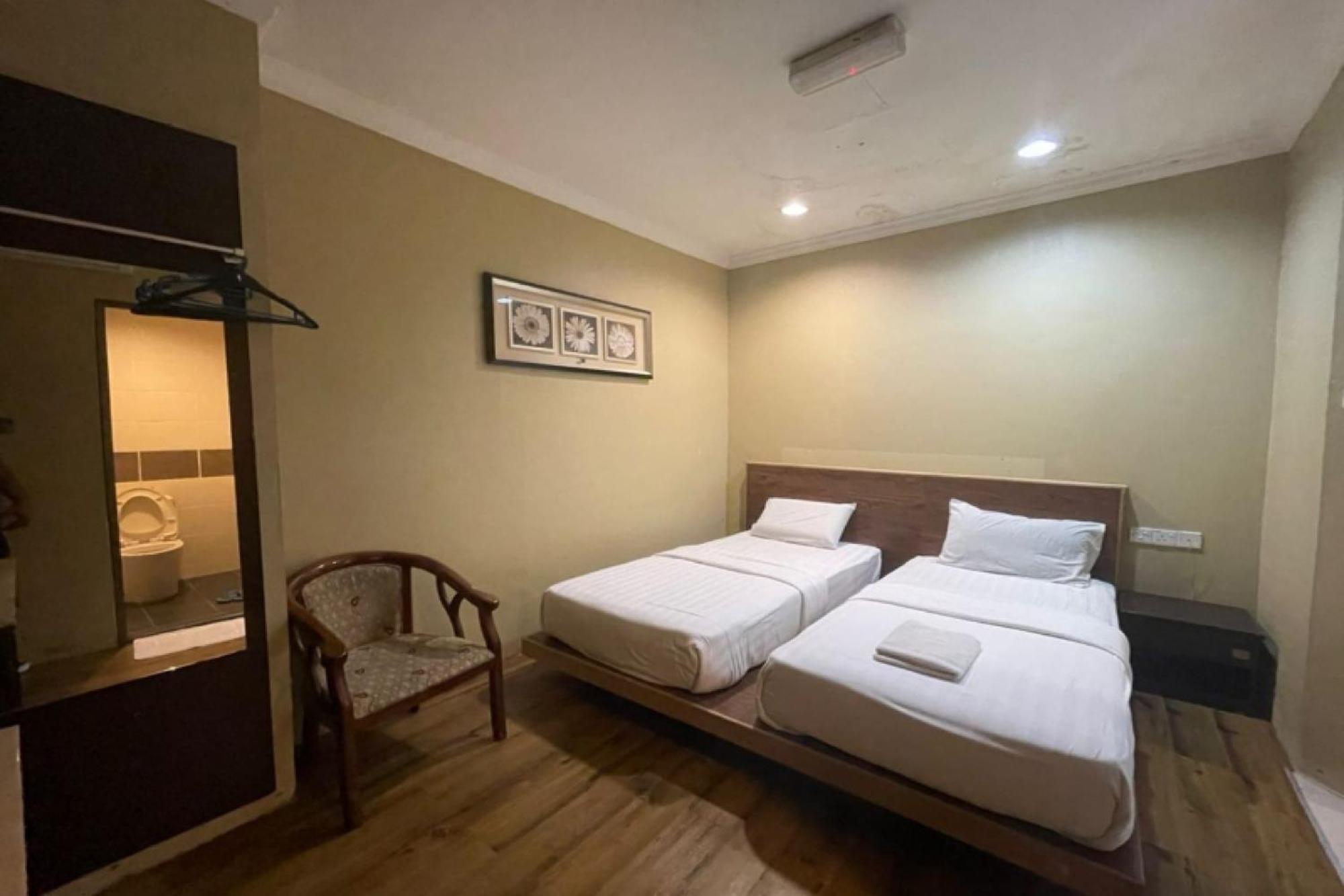 Oyo 90411 Perdana Hotel لابوان المظهر الخارجي الصورة