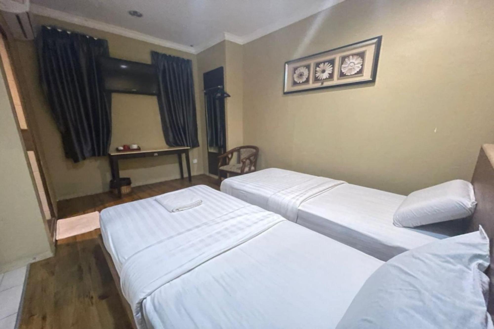 Oyo 90411 Perdana Hotel لابوان المظهر الخارجي الصورة