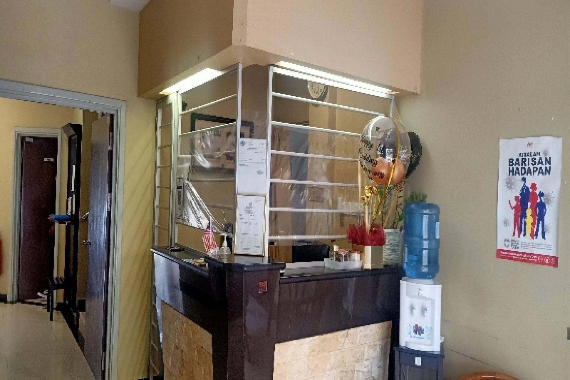 Oyo 90411 Perdana Hotel لابوان المظهر الخارجي الصورة