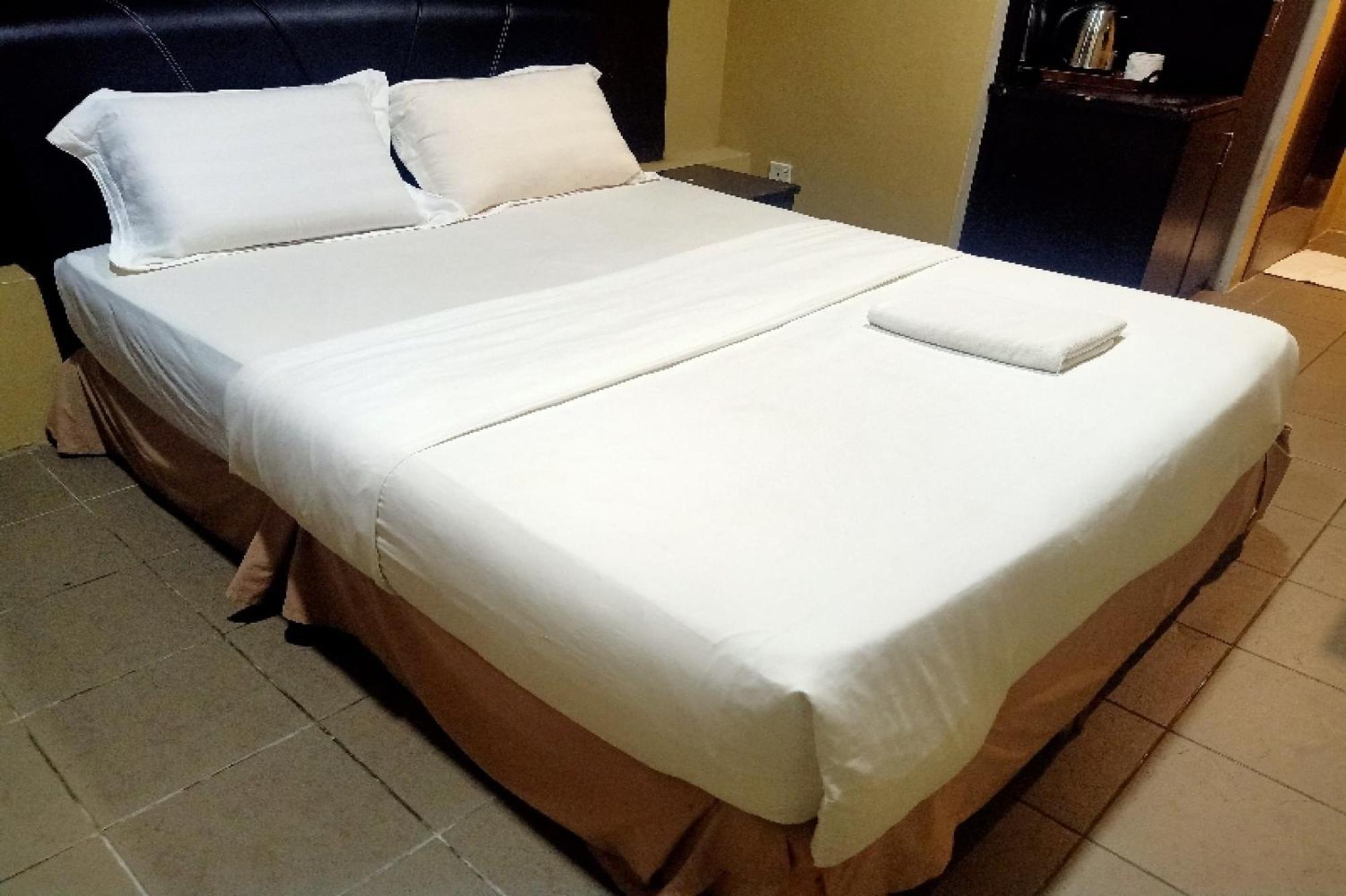Oyo 90411 Perdana Hotel لابوان المظهر الخارجي الصورة