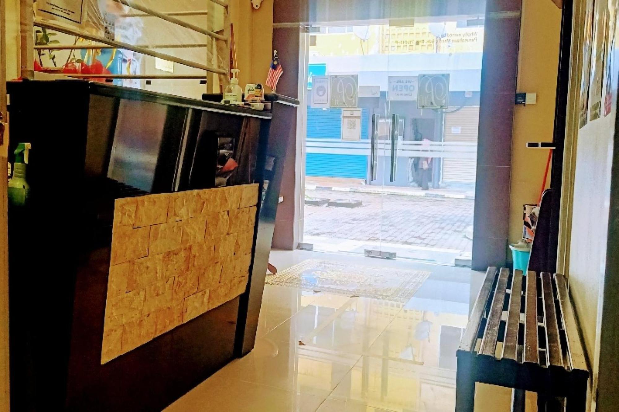 Oyo 90411 Perdana Hotel لابوان المظهر الخارجي الصورة