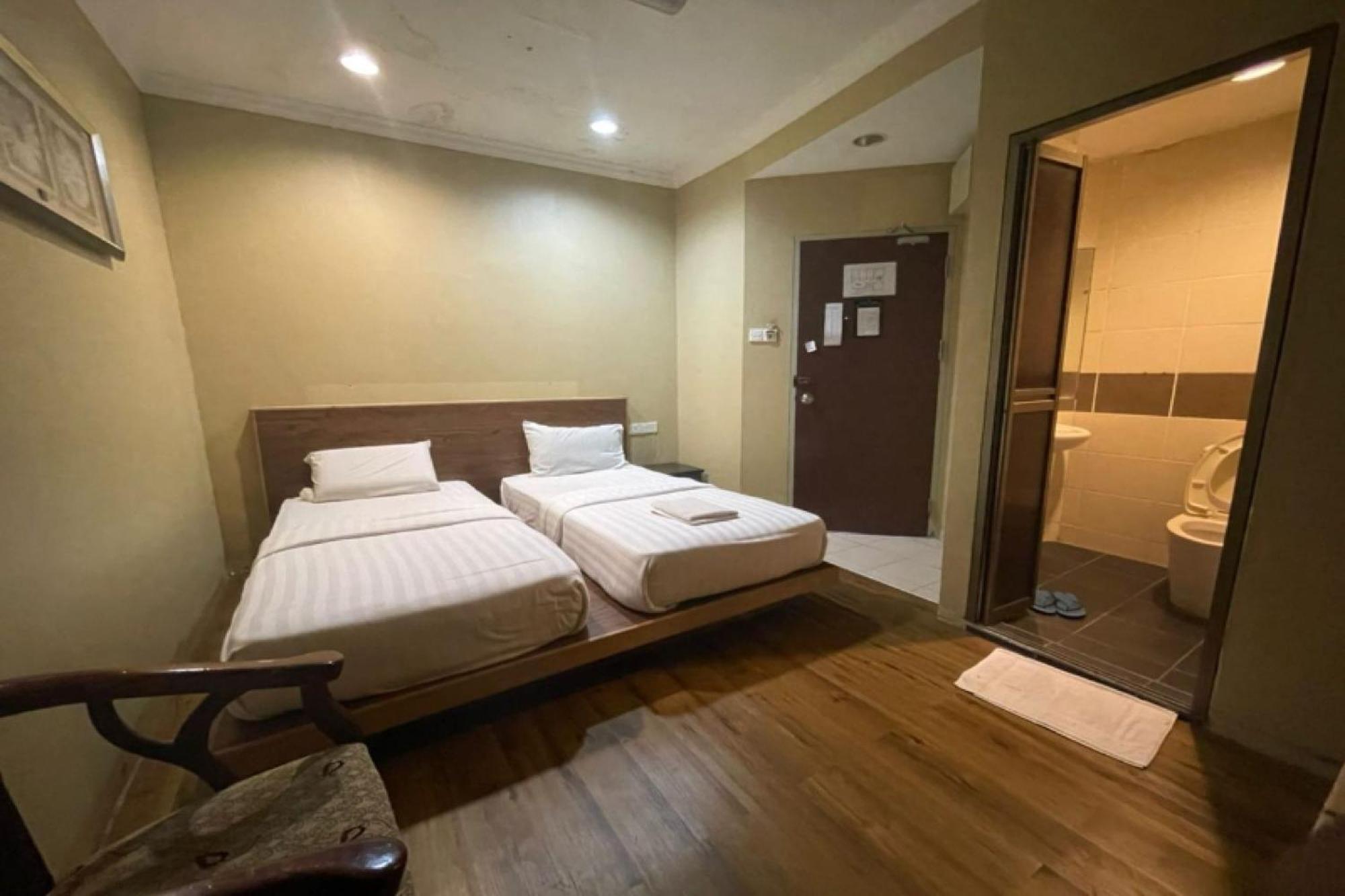 Oyo 90411 Perdana Hotel لابوان المظهر الخارجي الصورة