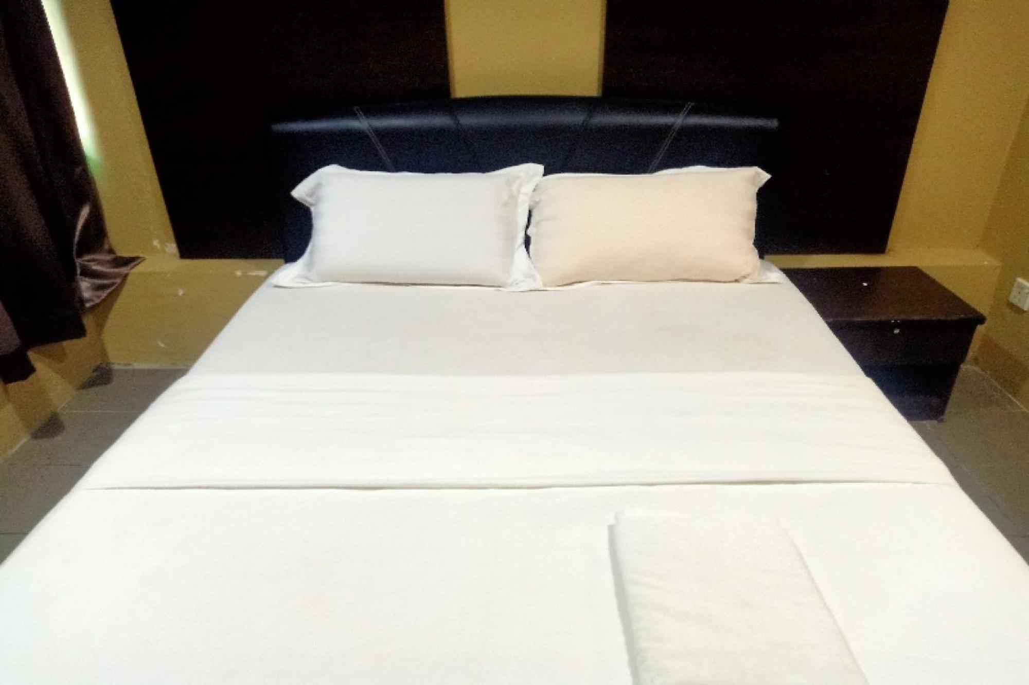 Oyo 90411 Perdana Hotel لابوان المظهر الخارجي الصورة