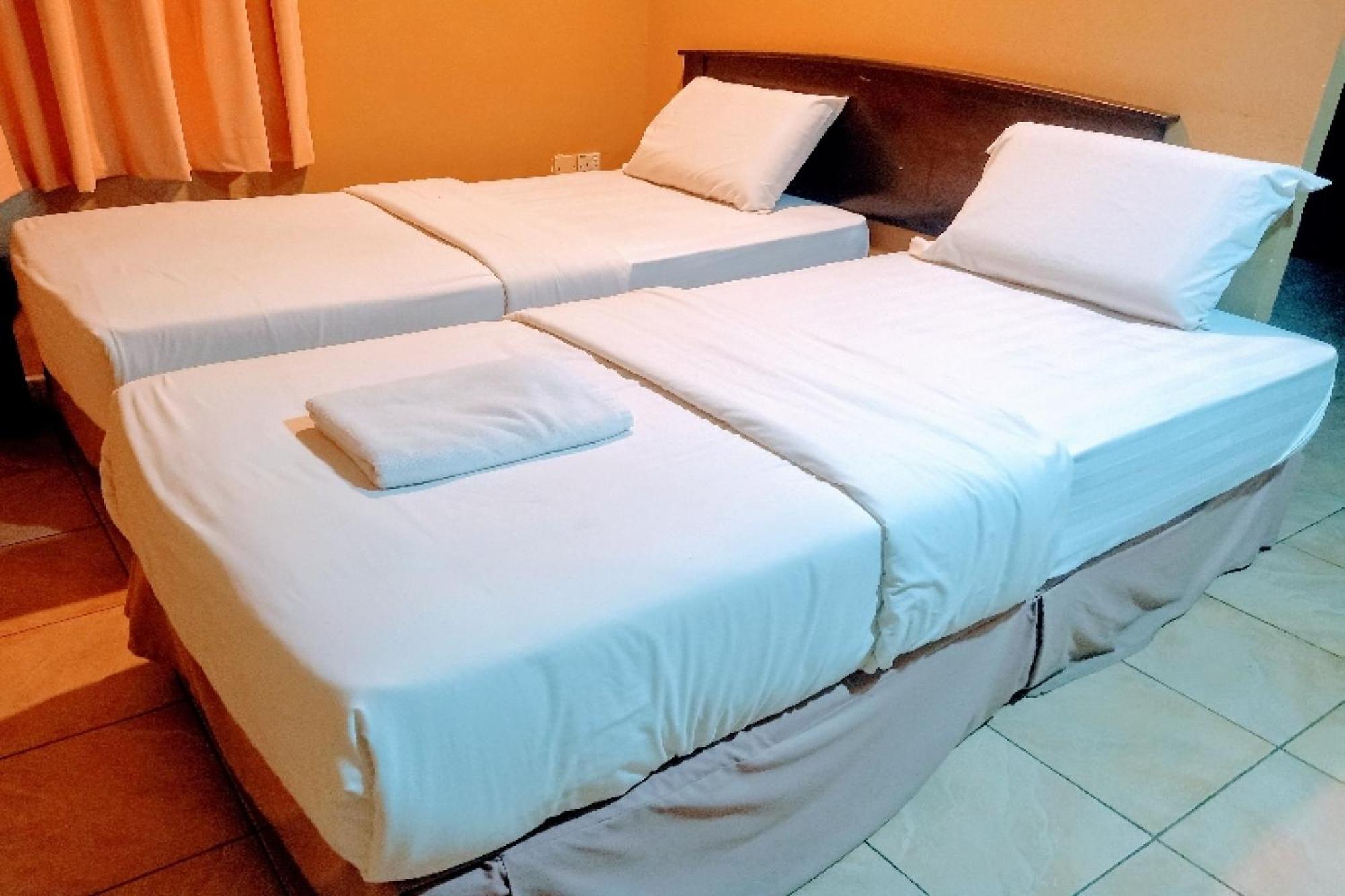 Oyo 90411 Perdana Hotel لابوان المظهر الخارجي الصورة