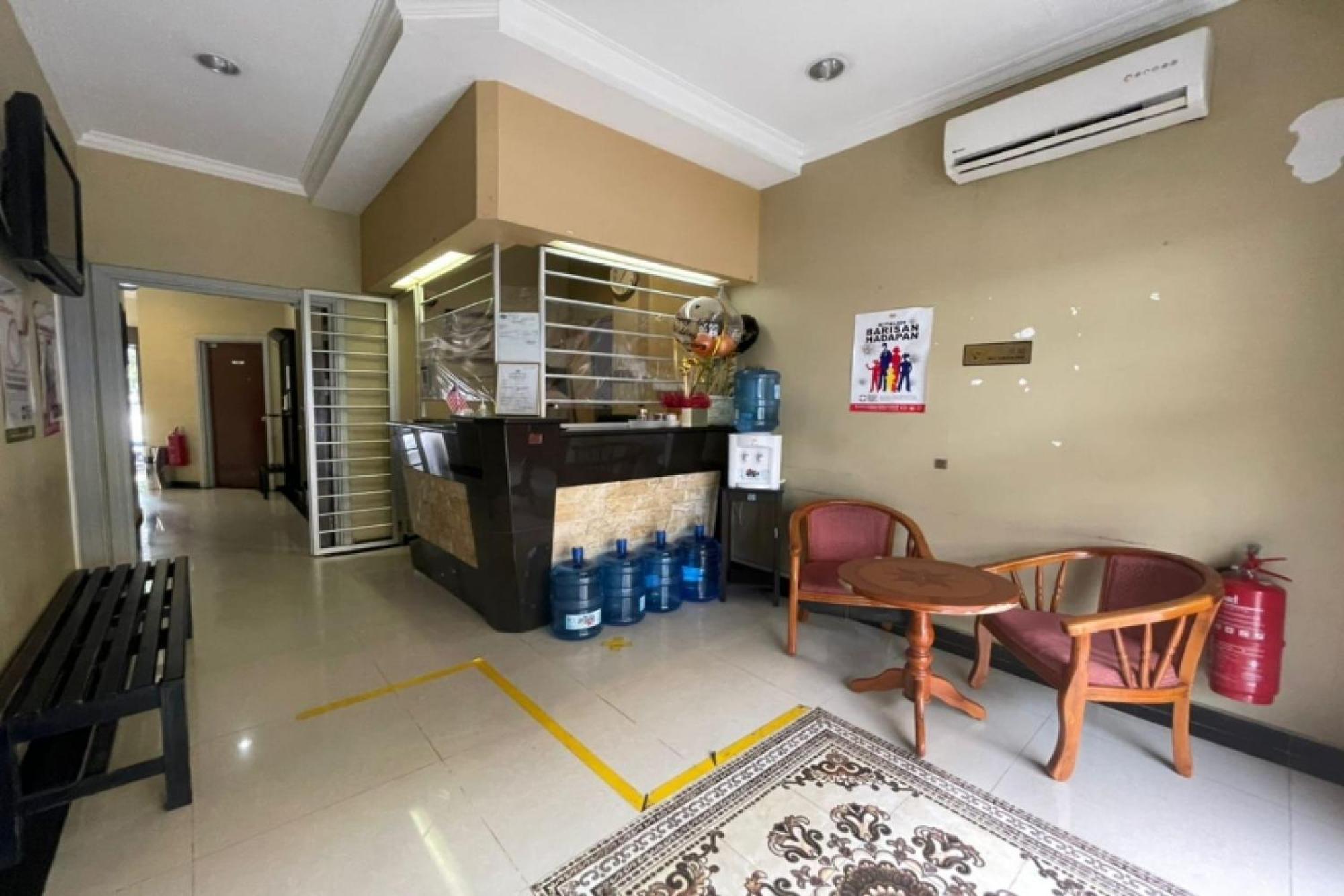 Oyo 90411 Perdana Hotel لابوان المظهر الخارجي الصورة